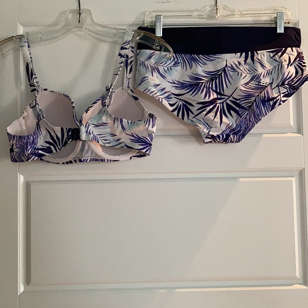 Bikini - Picture 2 of 6